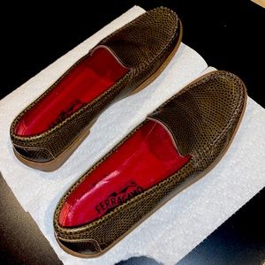 100% Women’s Authentic Ferragamo leather Slides